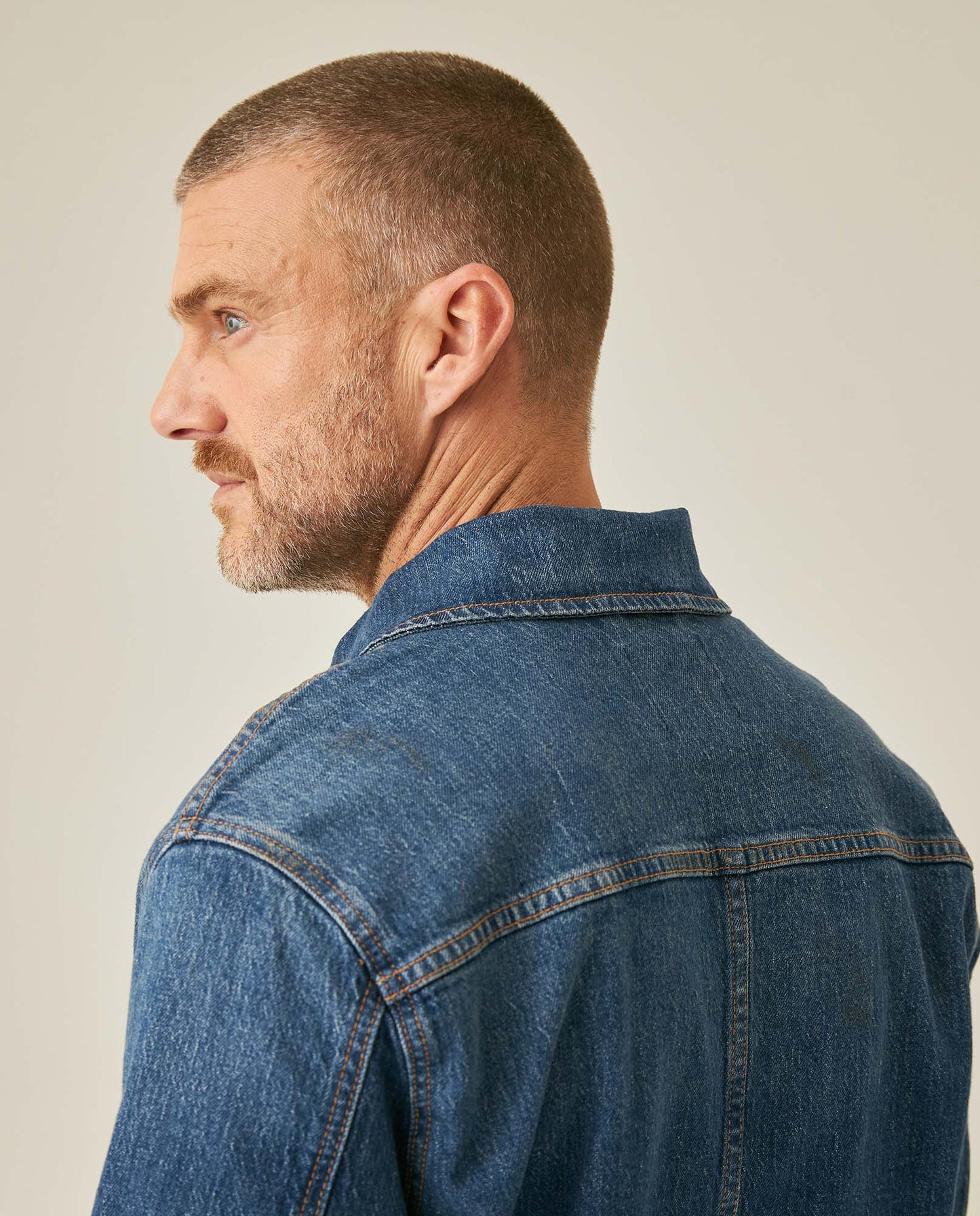 Mens Trucker Jacket Straight Cut Medium Wash Cotton Elastane Zipper Closure Leather Badge - Blue 63_321H000_AZU184140_7
