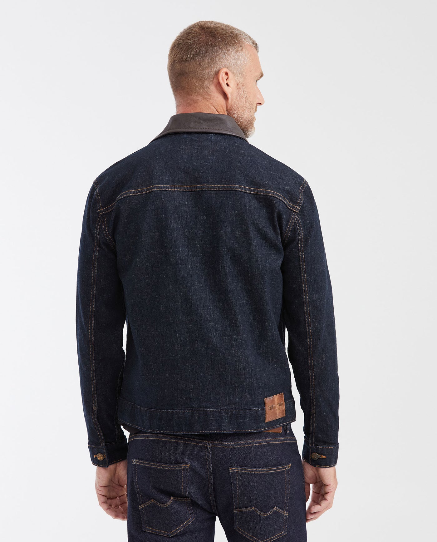 Men's Heritage Straight Fit Ultra Dark Wash Trucker Jacket with Leather Collar in Stretch Denim 322G450 - 5