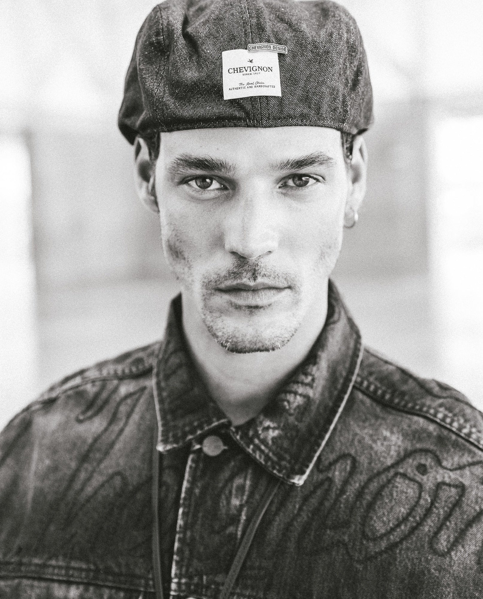 Mens Embroidered Denim Trucker Jacket - Special Collection - Blue 63_322H201_AZU194052_3