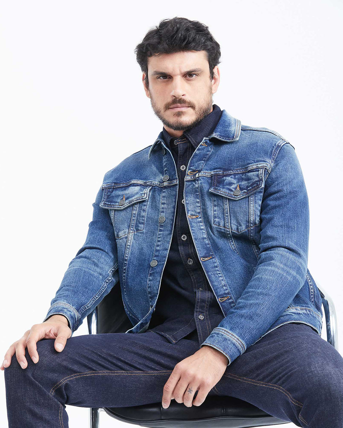 MEDIUM DENIM JACKET