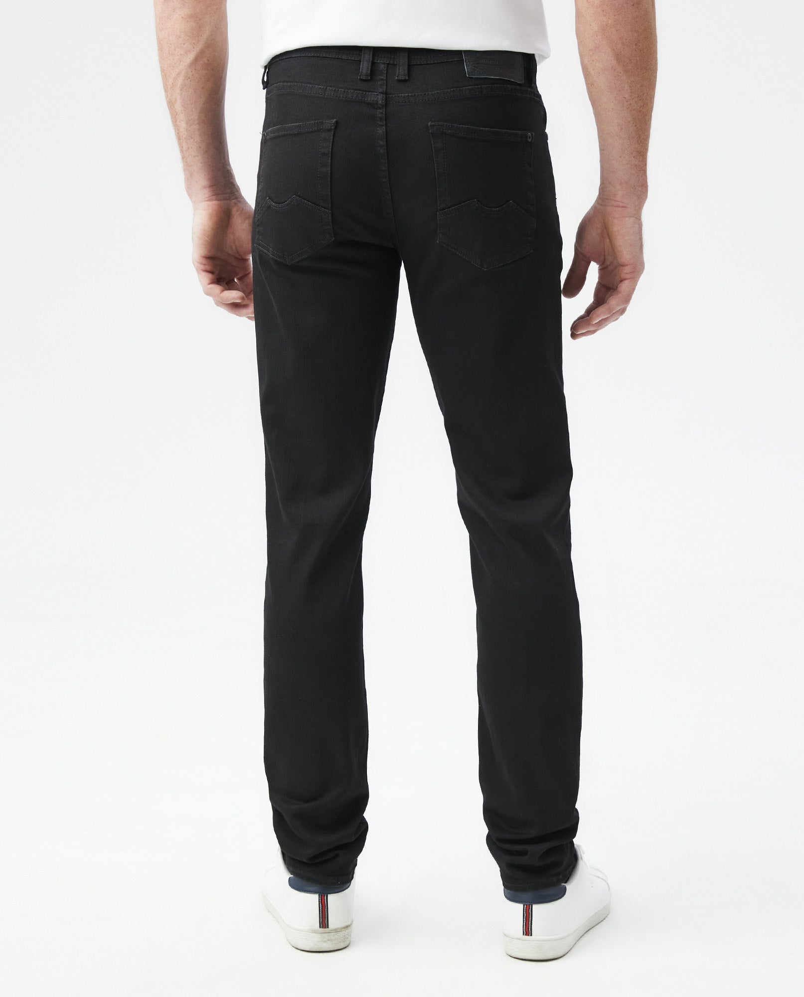 Men´s Straight Fit Jean - Black 63_330E003_NEG193909_5