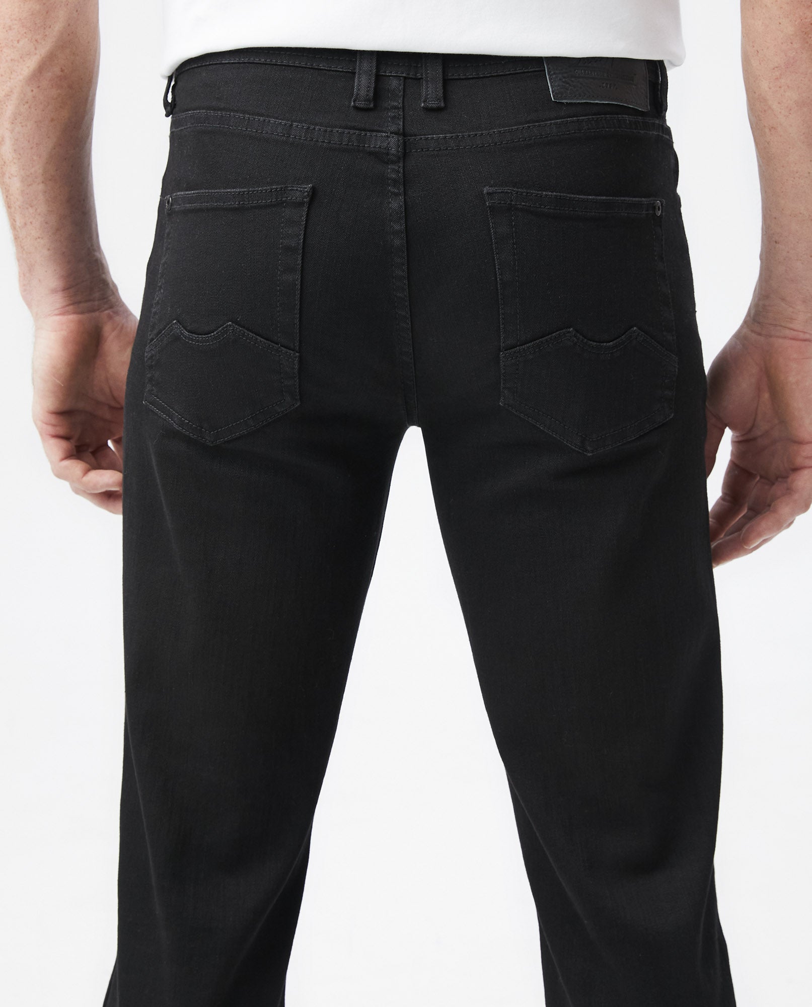 Men´s Straight Fit Jean - Black 63_330E003_NEG193909_6