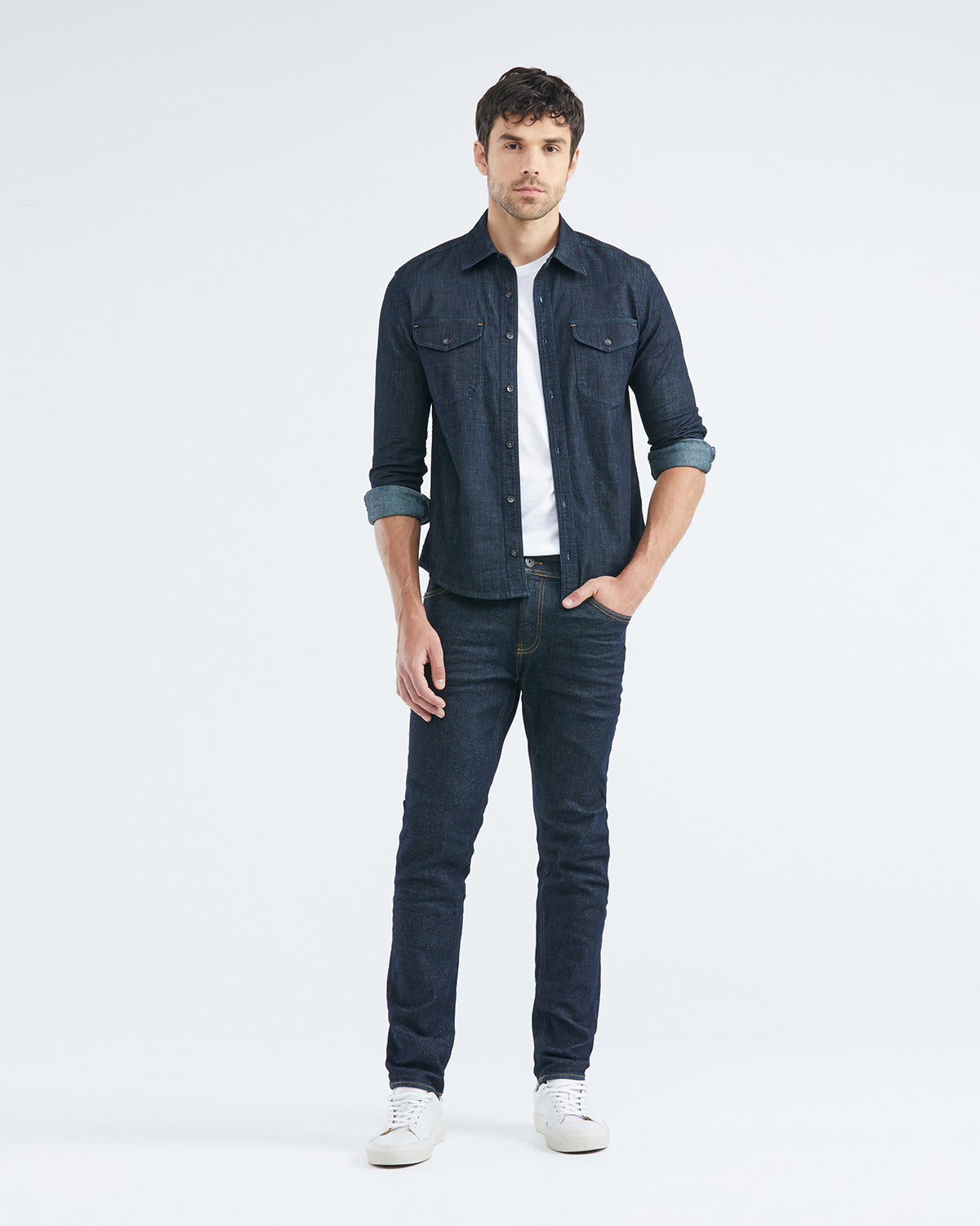 JEANS RECTOS DE TIRO MEDIO EN LAVADO ULTRA OSCURO