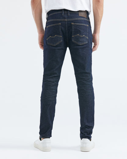 JEANS RECTOS DE TIRO MEDIO EN LAVADO ULTRA OSCURO