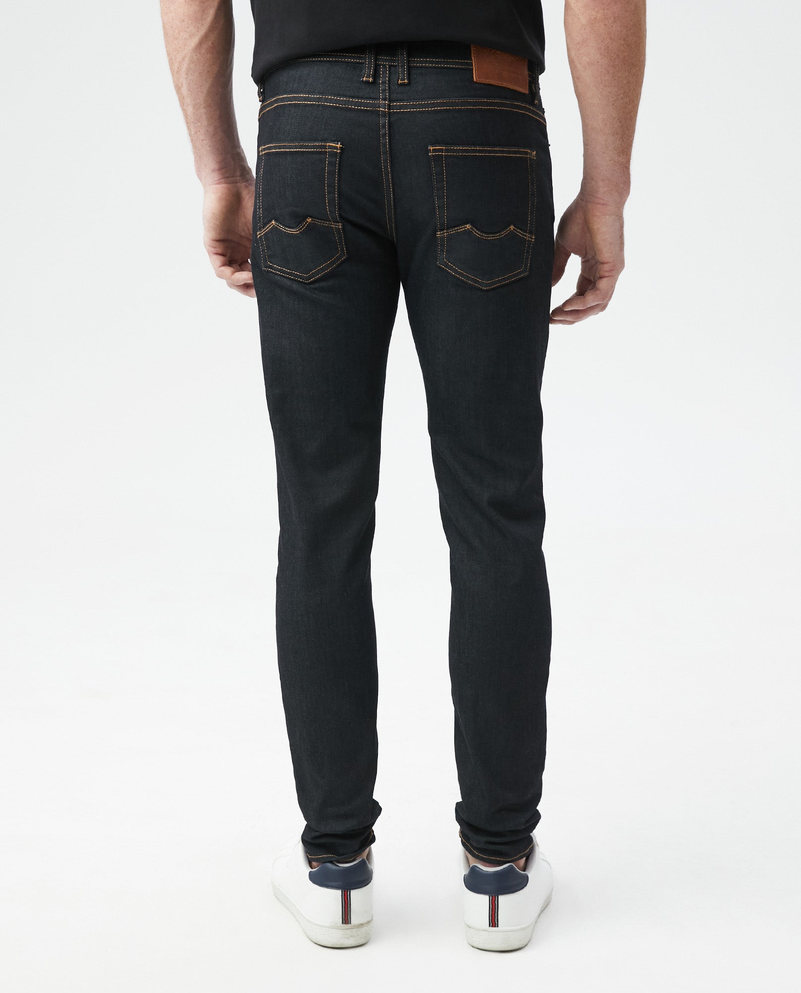 Jeans para Hombre: Algodón Premium con Estilo Sostenible - Blue 63_330E007_020000_5