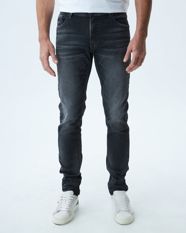 STRAIGHT FIT MID-RISE JEANS IN DARK WASH