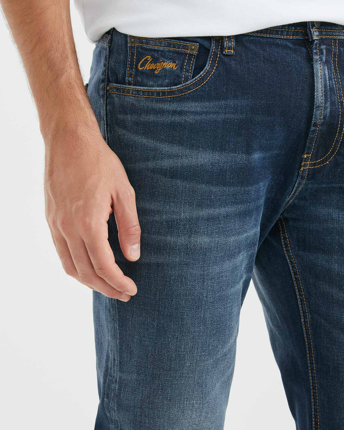 STRAIGHT FIT MID-RISE JEANS IN DARK WASH ST022