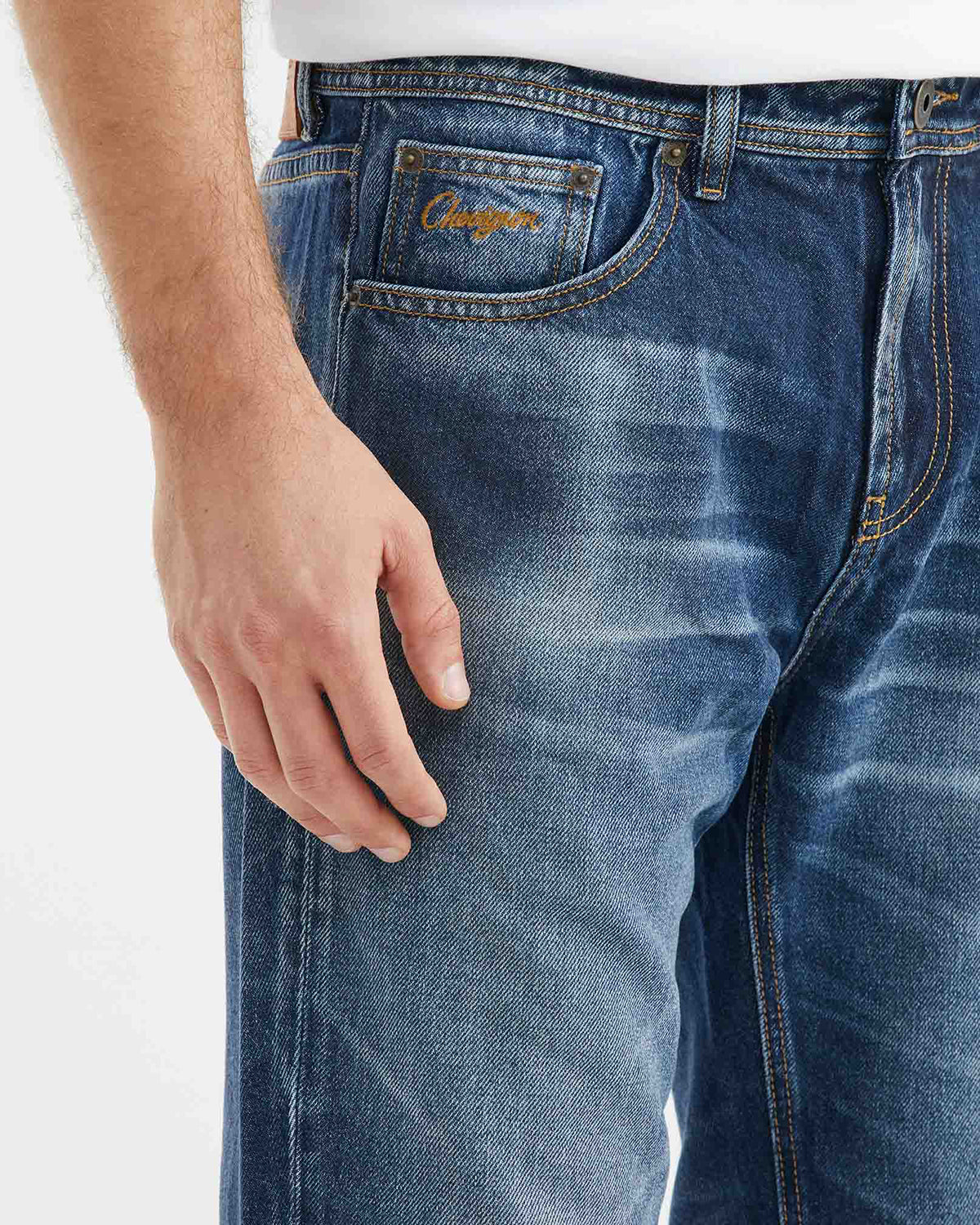 STRAIGHT FIT MID-RISE JEANS IN DARK WASH ST028