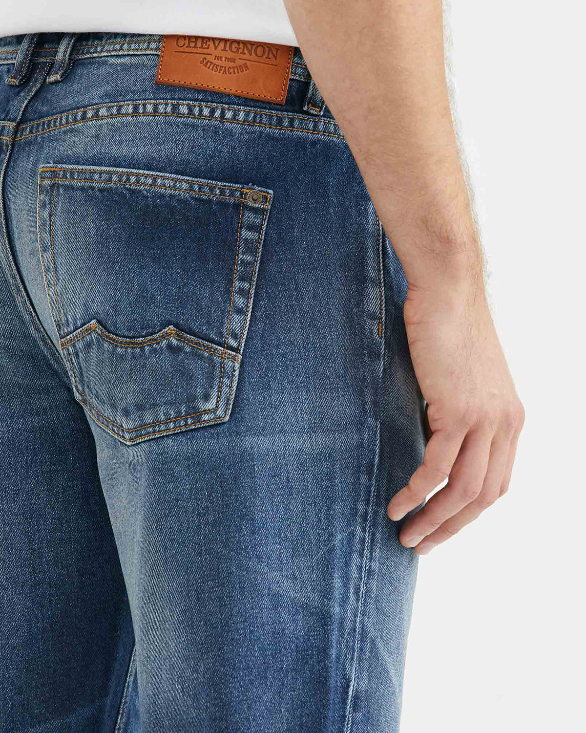 STRAIGHT FIT MID-RISE JEANS IN DARK WASH ST028