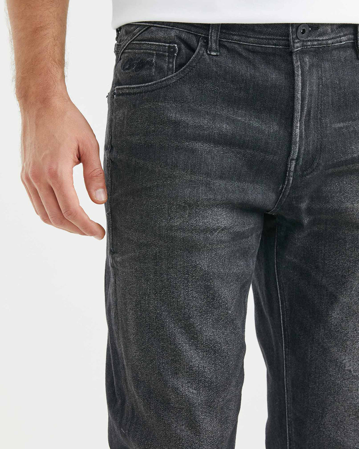 STRAIGHT FIT MID-RISE JEANS IN BLACK ST042