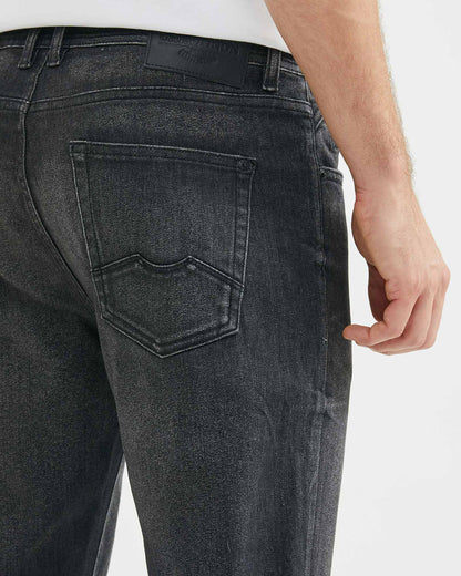 STRAIGHT FIT MID-RISE JEANS IN BLACK ST042