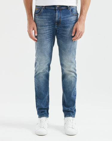 STRAIGHT FIT MID-RISE JEANS IN MEDIUM WASH