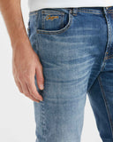 STRAIGHT FIT MID-RISE JEANS IN MEDIUM WASH ST034