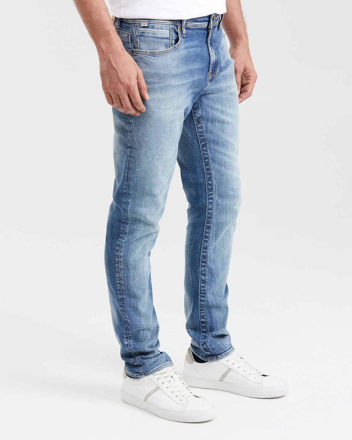 SLIM FIT FAMOUS IN LIGHT WASH SL0010