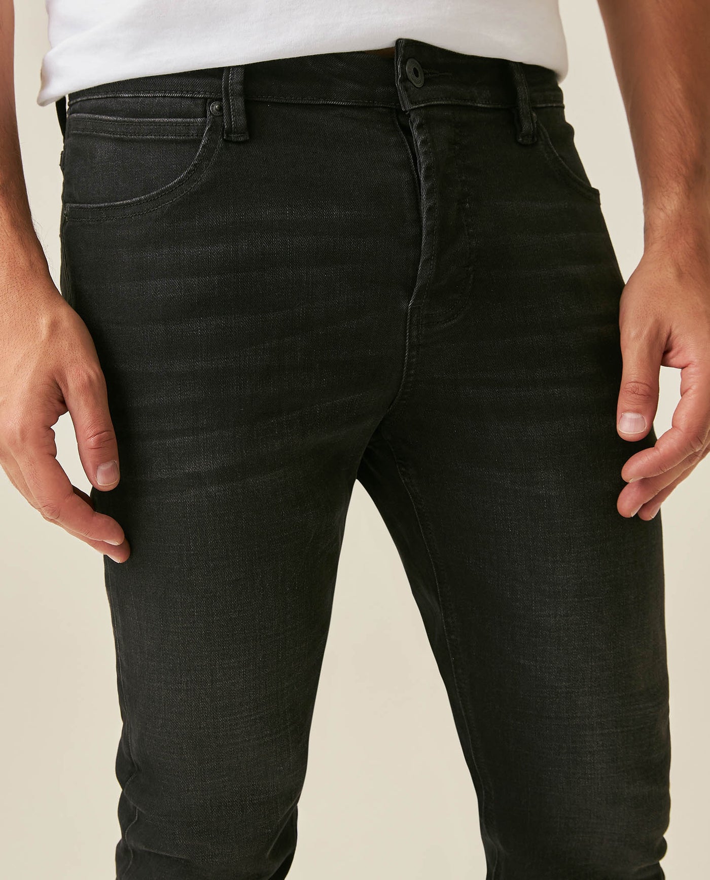 Mens Jeans Skinny Fit Low Rise Black Wash Cotton Polyester Elastane Subtle Knee Thigh Distressing - Black 63_331H024_NEG194004_5