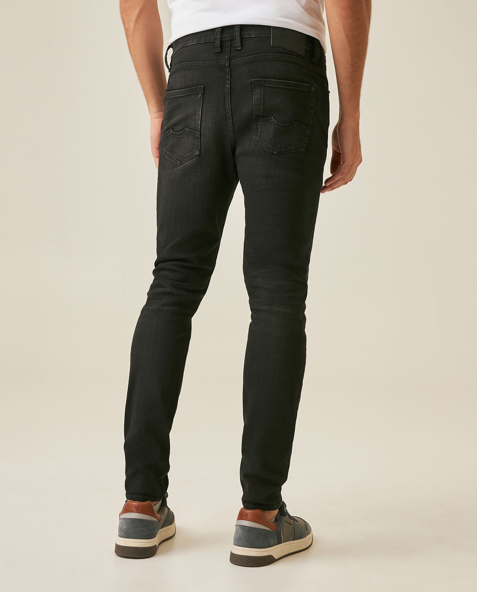 Mens Jeans Skinny Fit Low Rise Black Wash Cotton Polyester Elastane Subtle Knee Thigh Distressing - Black 63_331H024_NEG194004_6