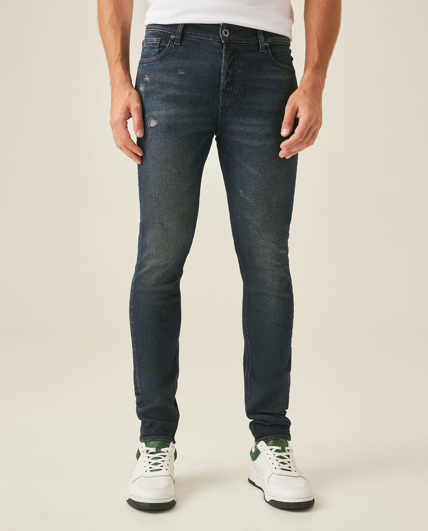 Mens Jeans Skinny Fit Low Rise Ultra Dark Wash Recycled Cotton Polyester Elastane Classic Distressing - Blue 63_331H031_AZU193924_0