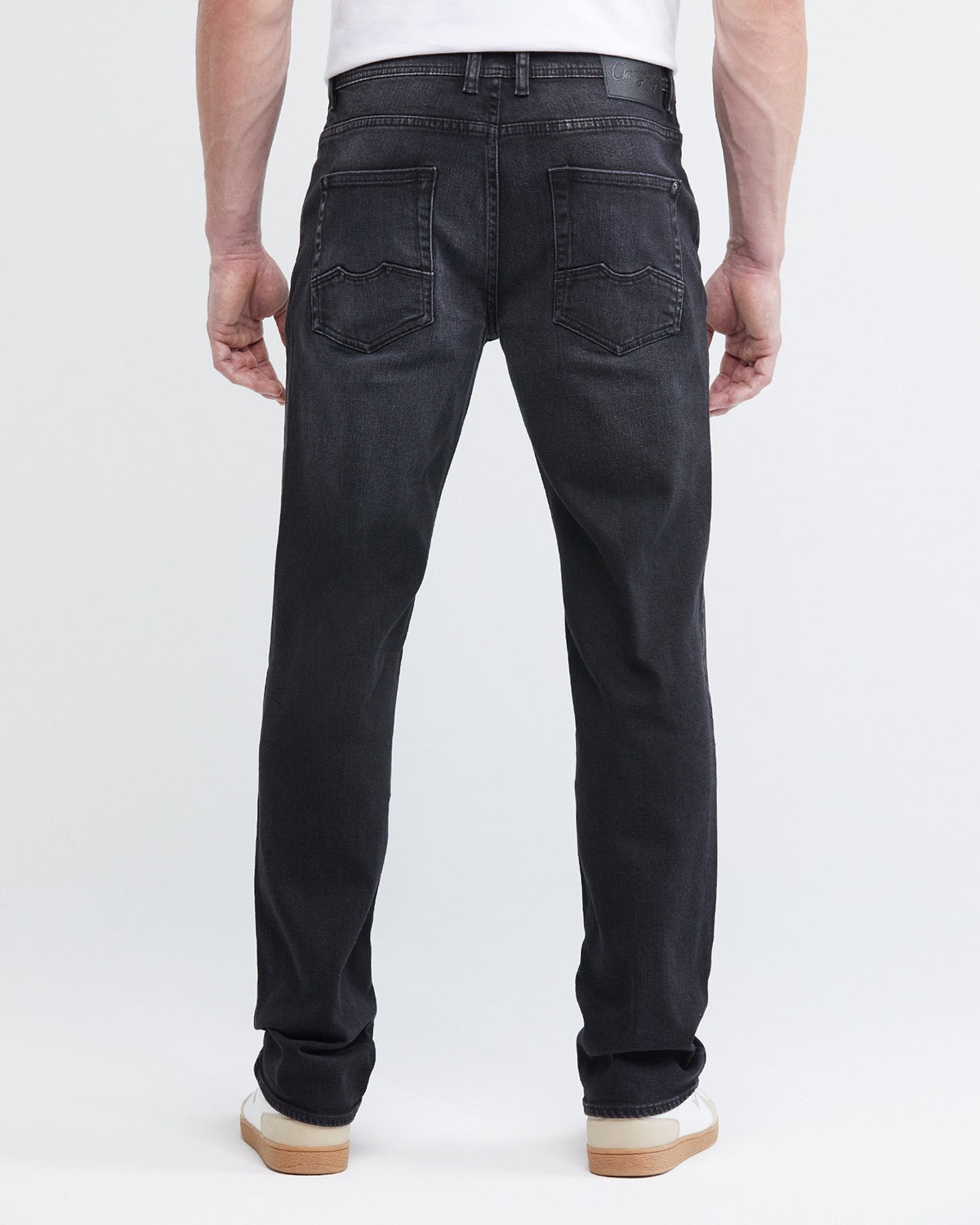 RELAXED FIT HIGH-RISE JEANS IN BLACK RL0015