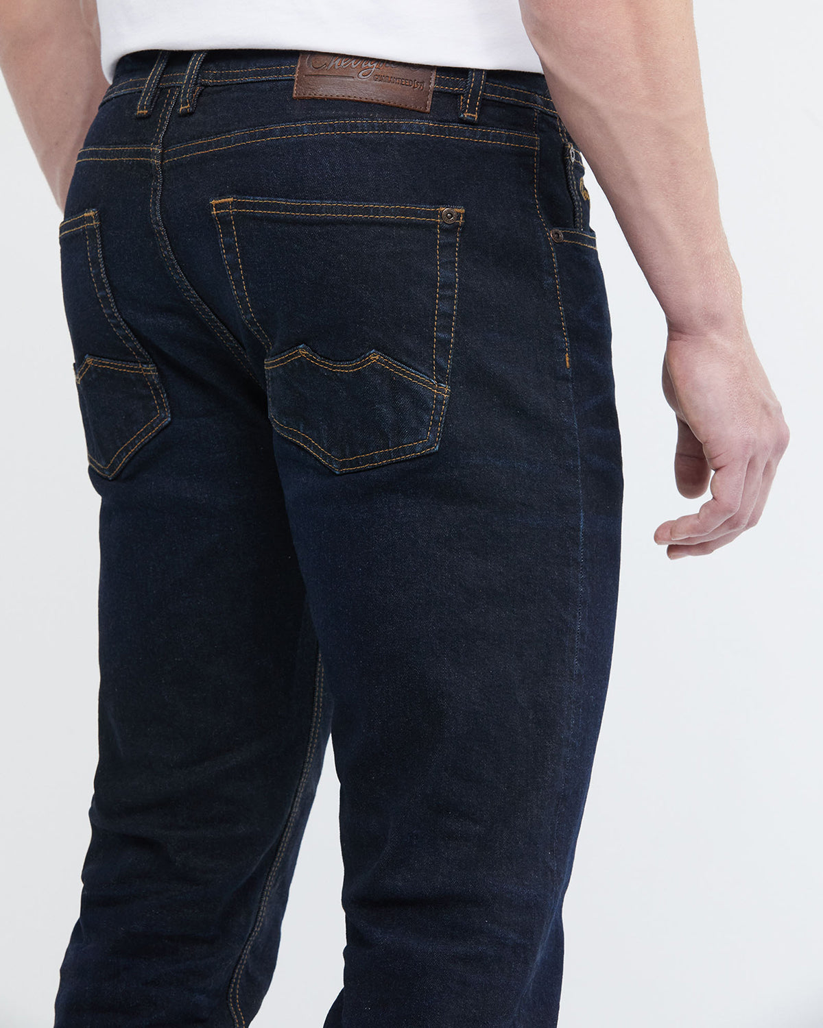 JEANS RECTOS DE TIRO MEDIO EN LAVADO ULTRA OSCURO