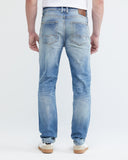 STRAIGHT FIT MID-RISE JEANS IN LIGHT WASH ST048