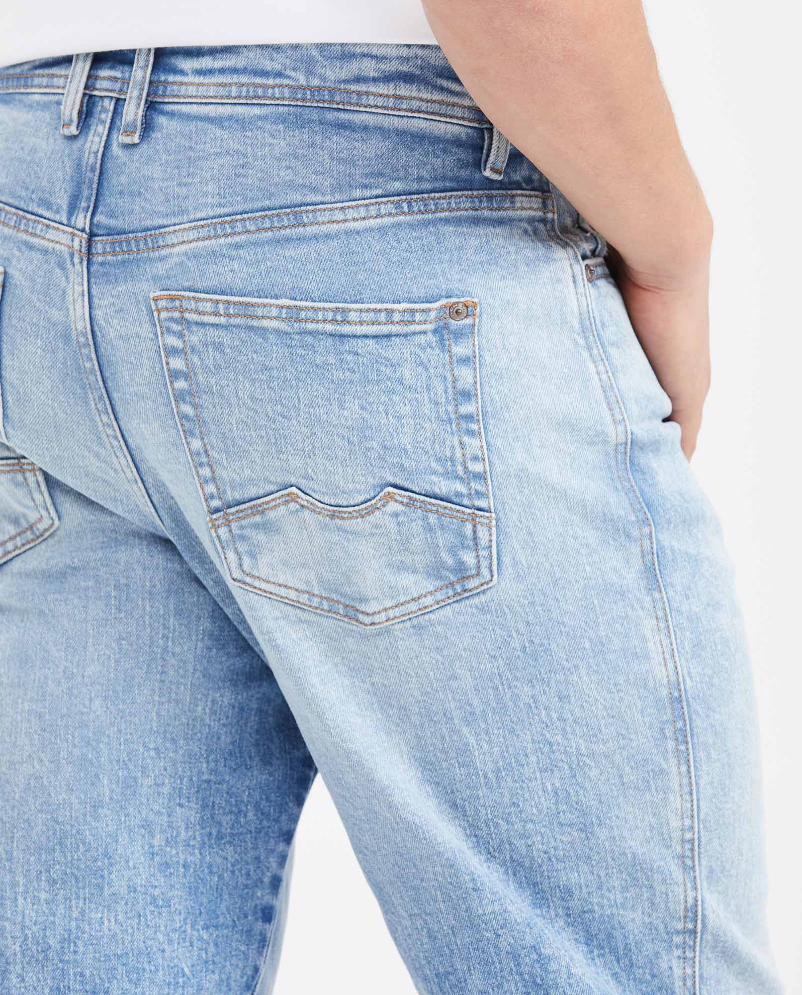 Men's Maverick Relaxed Fit Boot Cut Jeans in Light Vintage Irregular Wash Comfort - 5