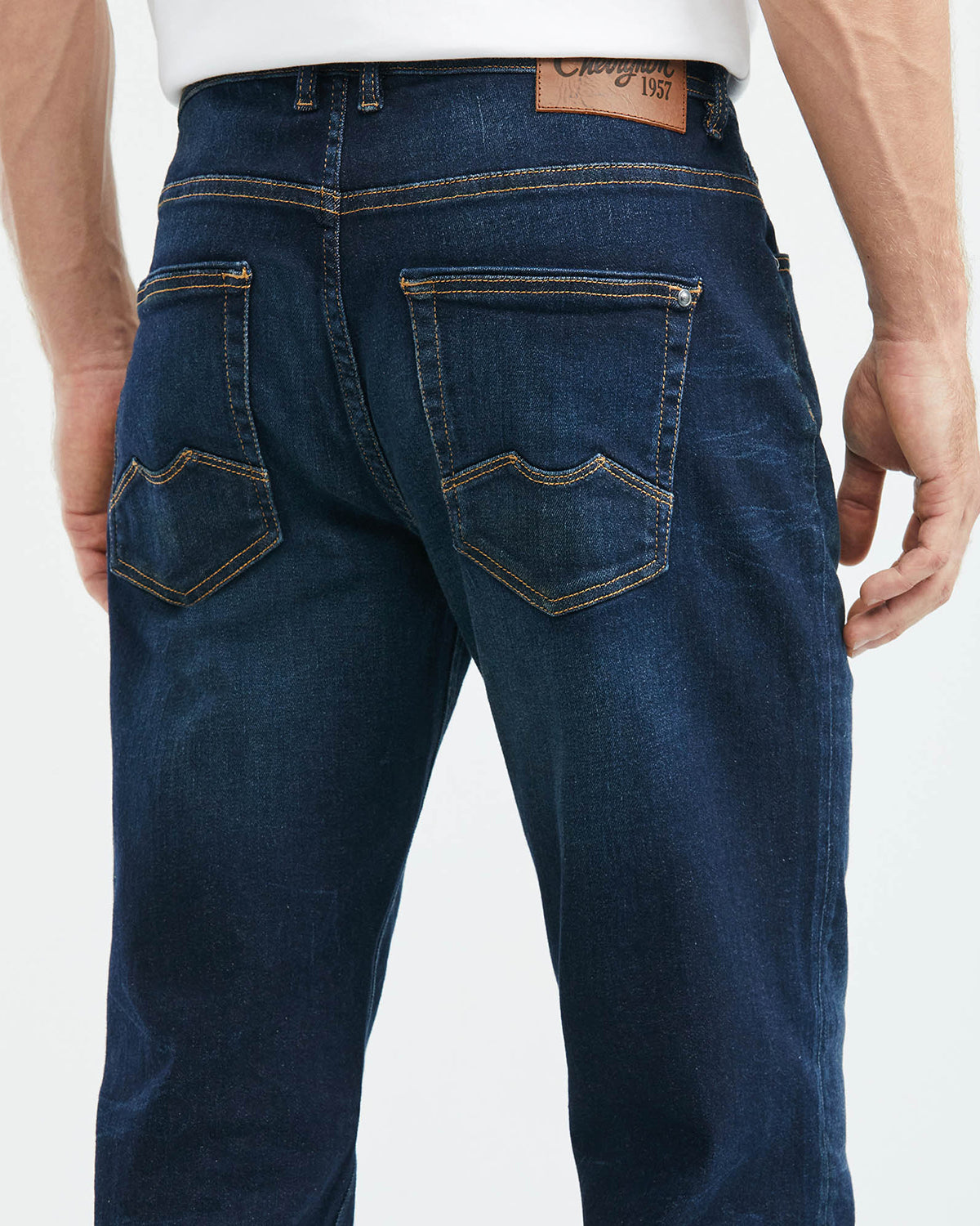 RELAXED FIT HIGH-RISE JEANS IN ULTRA DARK WASH RL0012