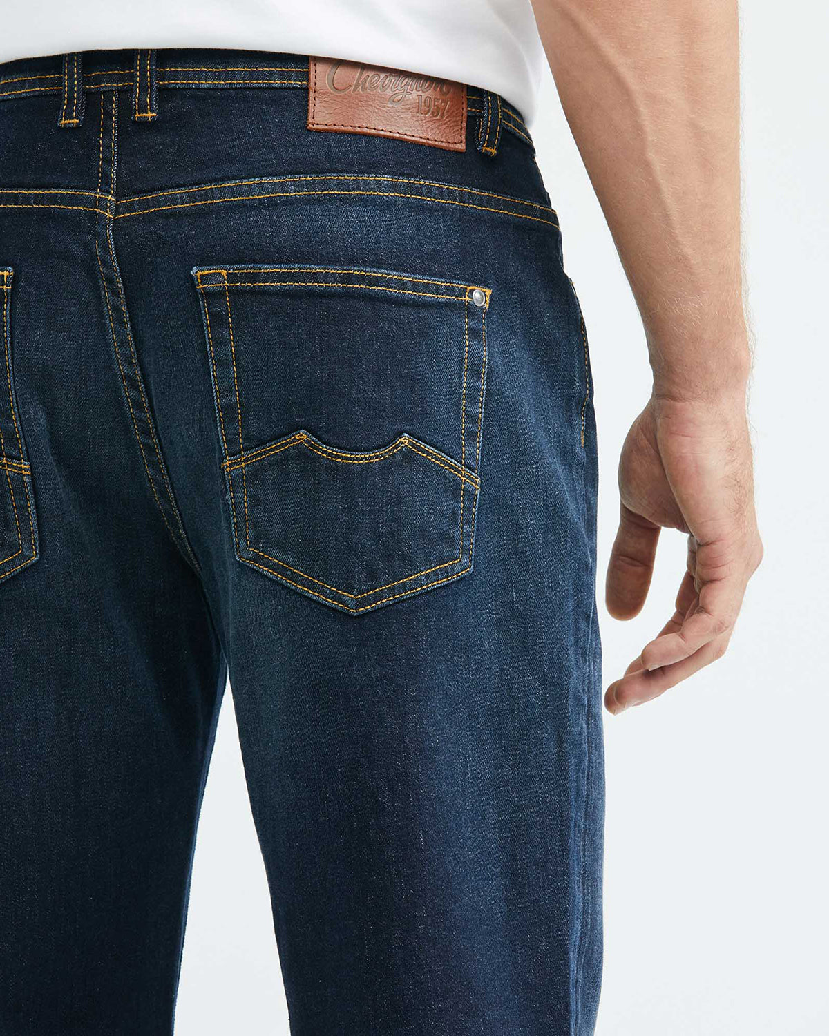 RELAXED FIT HIGH-RISE DARK JEANS IN ULTRA DARK WASH RL0010