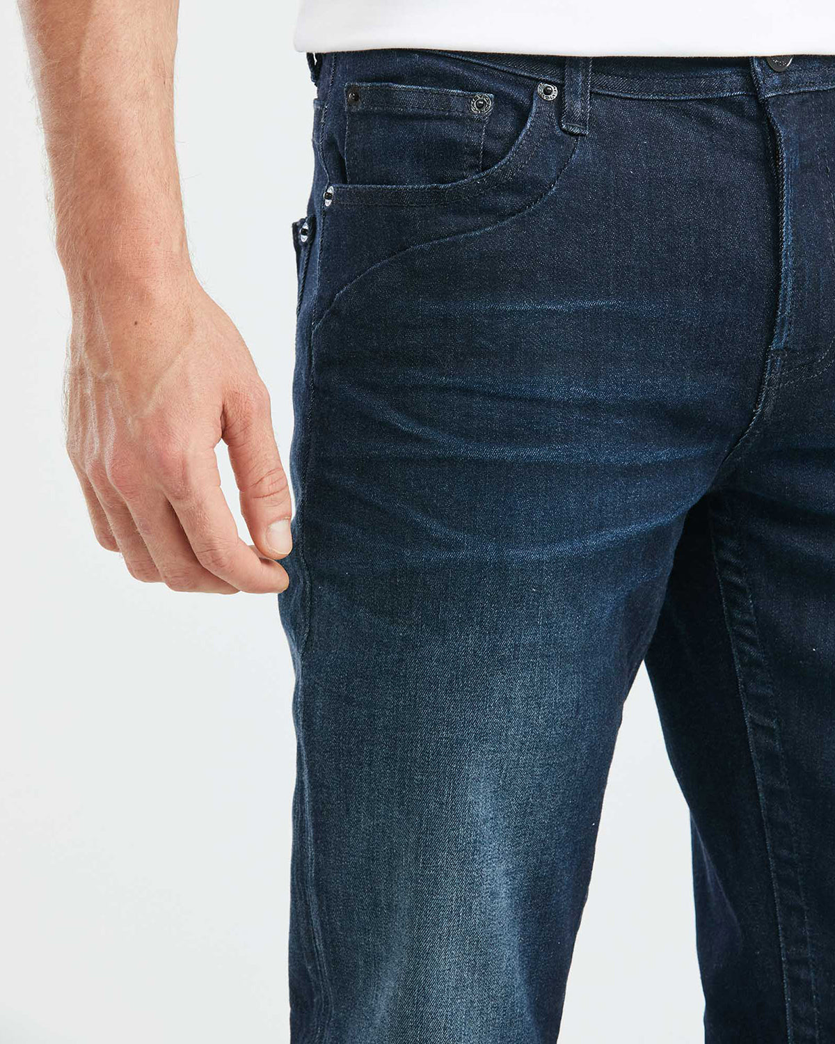 SLIM FIT MID-RISE JEANS IN ULTRA DARK WASH SL0011