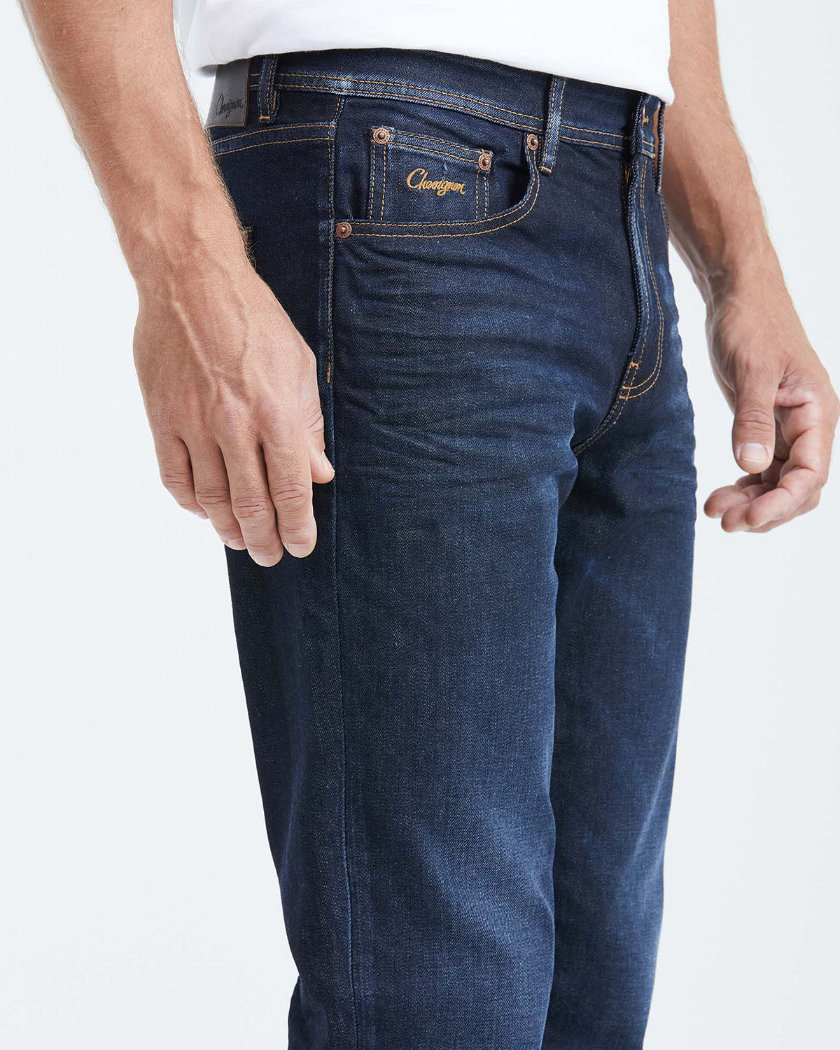 STRAIGHT FIT MID-RISE JEANS IN DARK WASH ST004