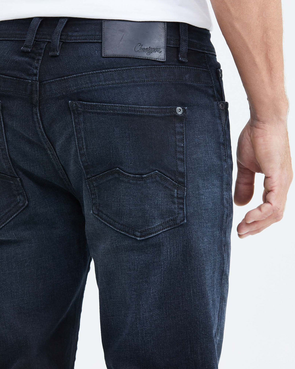 SLIM FIT MID-RISE DARK JEANS IN ULTRA DARK WASH SL007