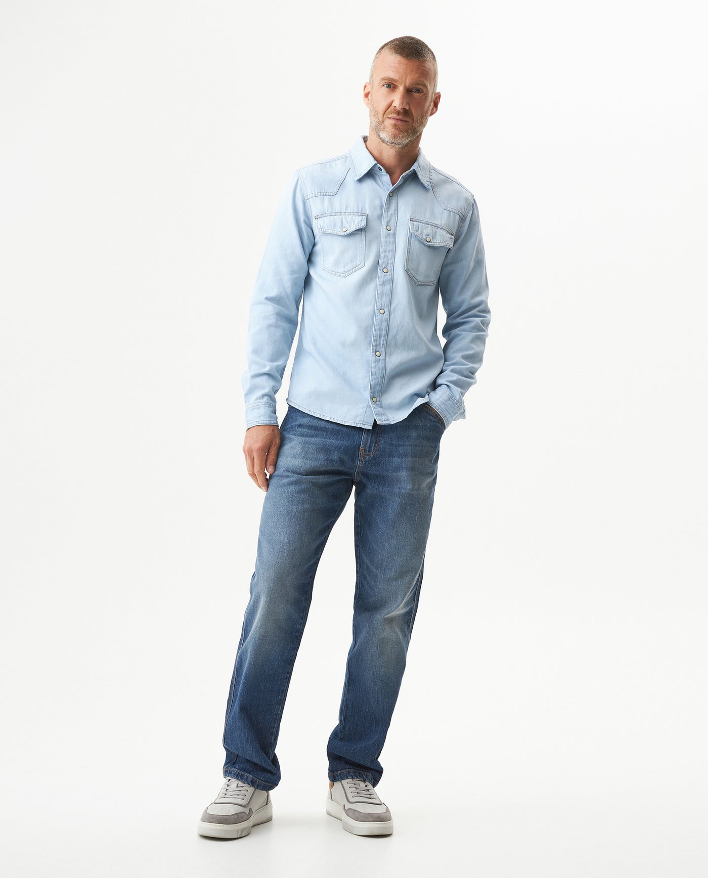 Men's Revenge Relaxed Fit Medium Wash Jeans in Cotton Stretch Blend, Plaza 339G001 - 3