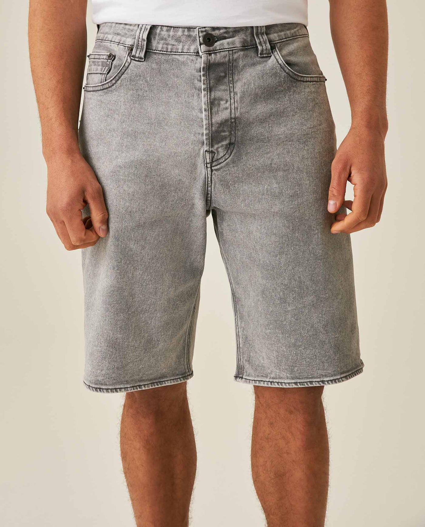 Mens Bermuda Shorts Mid Rise Gray Wash Maverick Mold Cotton Polyester Elastane Leather Waistband Badge - Gray 63_351H001_GRI145002_0