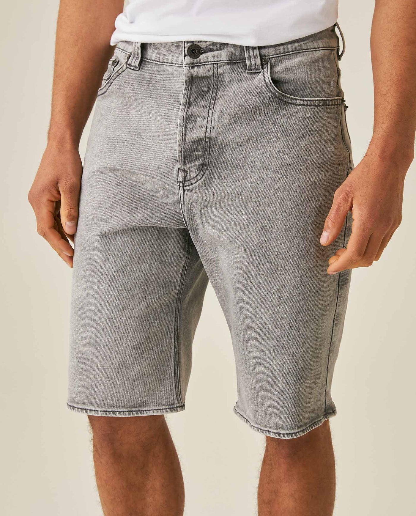 Mens Bermuda Shorts Mid Rise Gray Wash Maverick Mold Cotton Polyester Elastane Leather Waistband Badge - Gray 63_351H001_GRI145002_6
