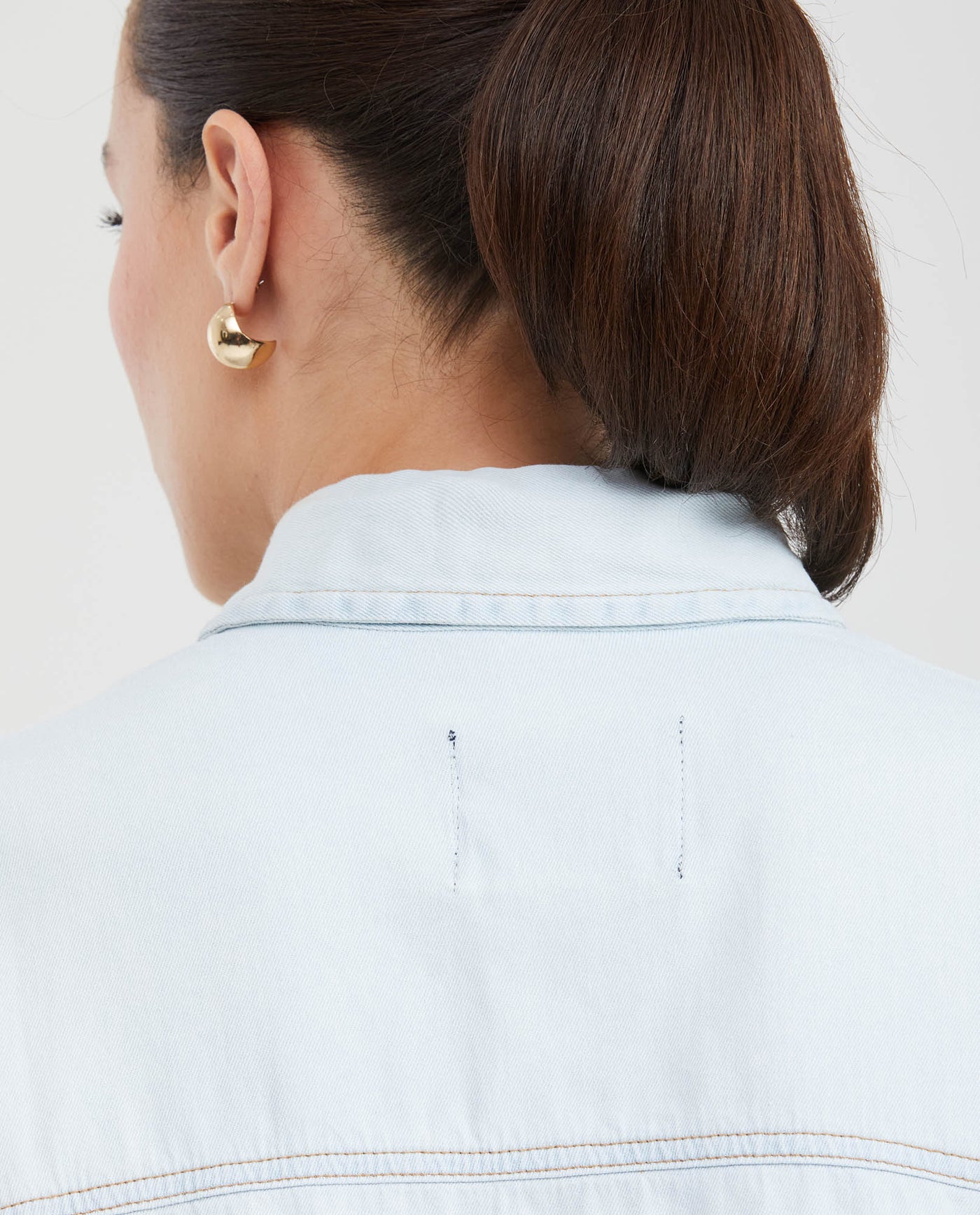 Women's Long Sleeve Relaxed Shirt Flap Pockets Dyed Buttons Light Wash Cotton - 5