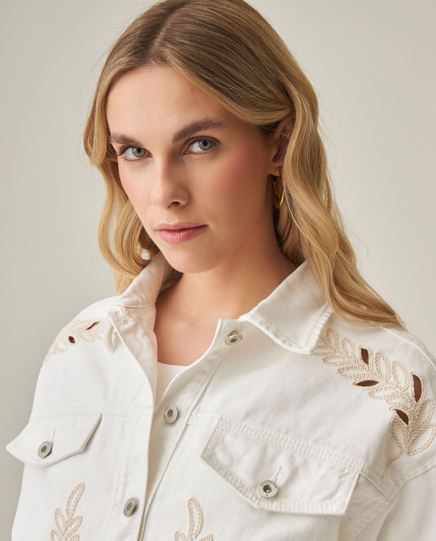 Women´s Denim Trucker Jacket - Raw 63_422H002_CRU134403_5