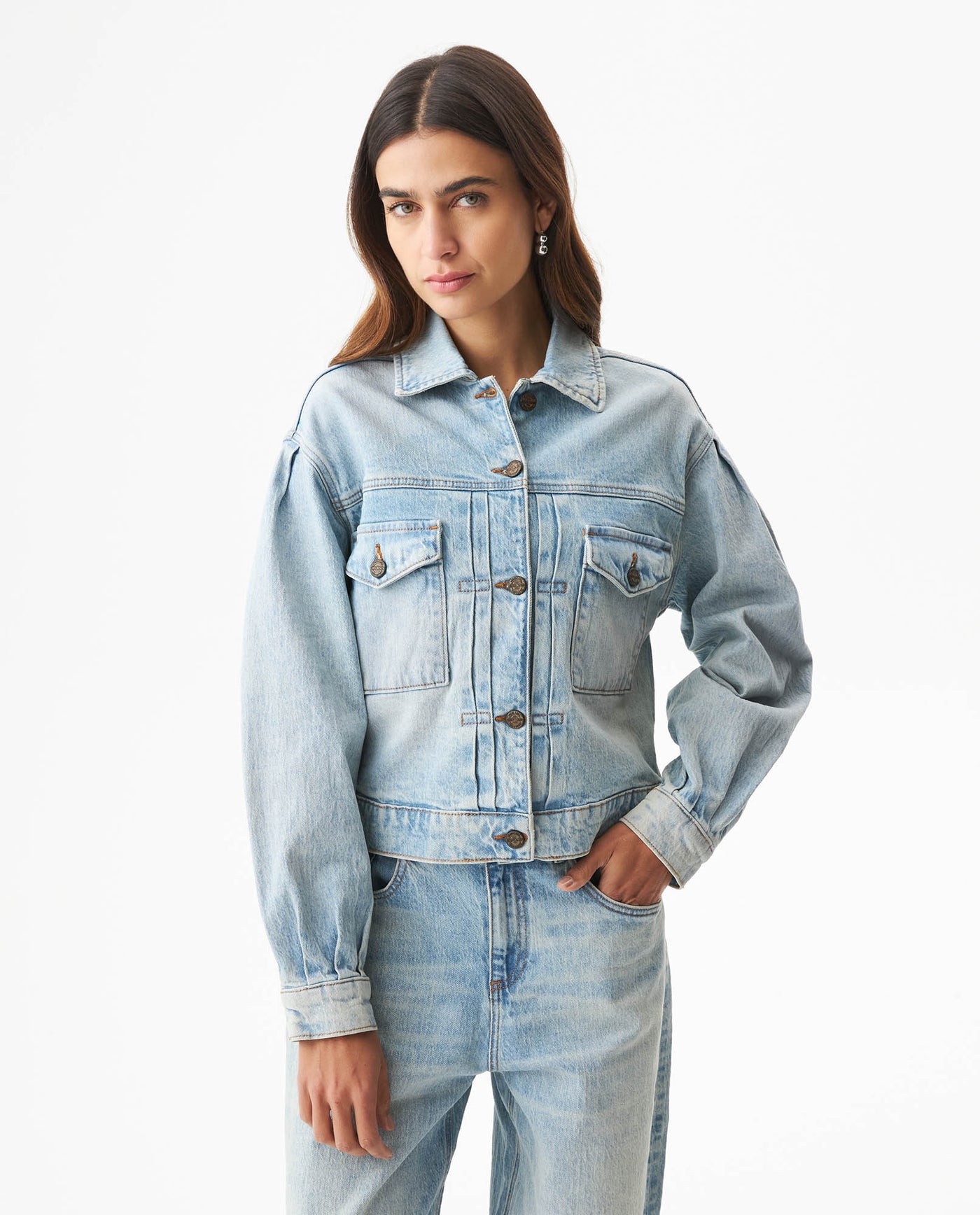 Women's Classic Trucker Denim Jacket Light Wash in Cotton Stretch Blend 429G450 - 1