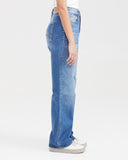 STRAIGHT FIT JEANS IN MEDIUM WASH