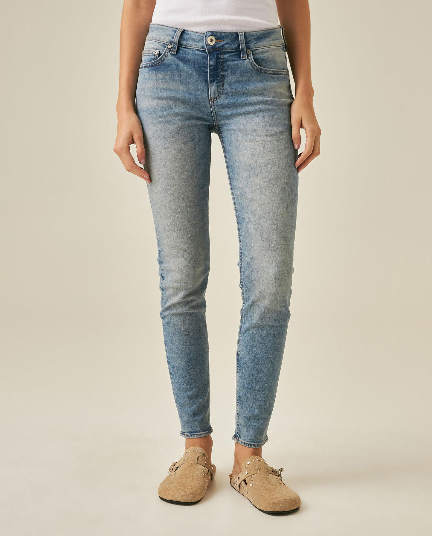 Womens Jeans Skinny Fit Low Rise Cotton Recycled Polyester Elastane Light Wash Front Distressing - Blue 63_431H002_AZU154020_0