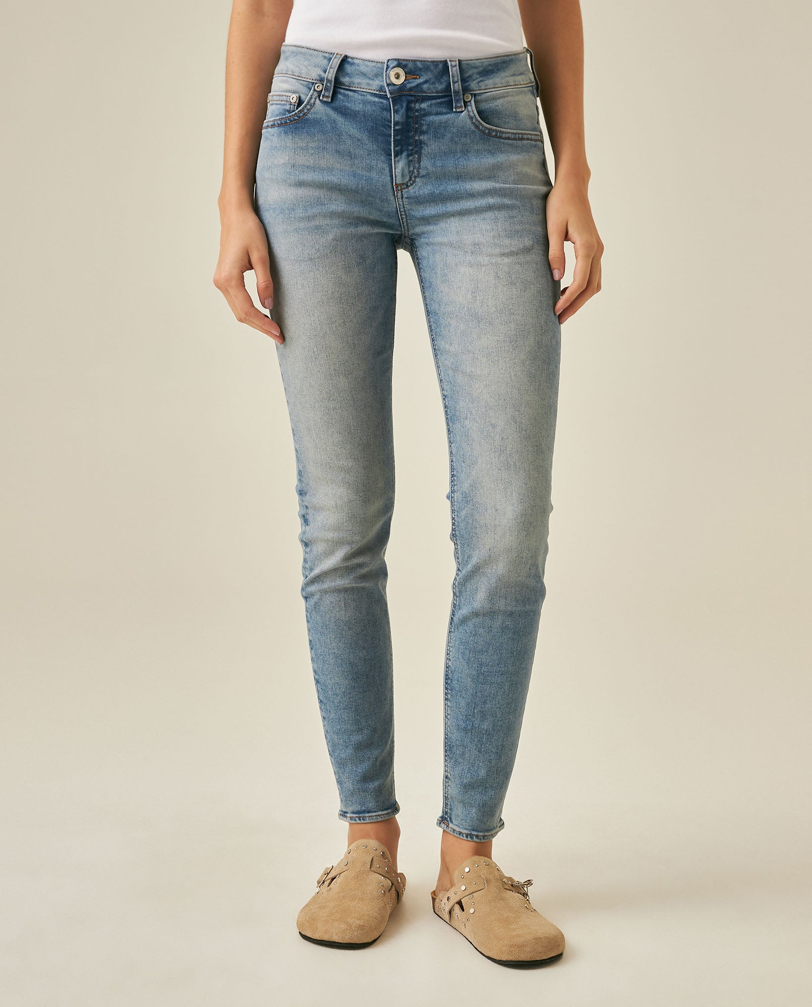 Womens Jeans Skinny Fit Low Rise Cotton Recycled Polyester Elastane Light Wash Front Distressing - Blue 63_431H002_AZU154020_0