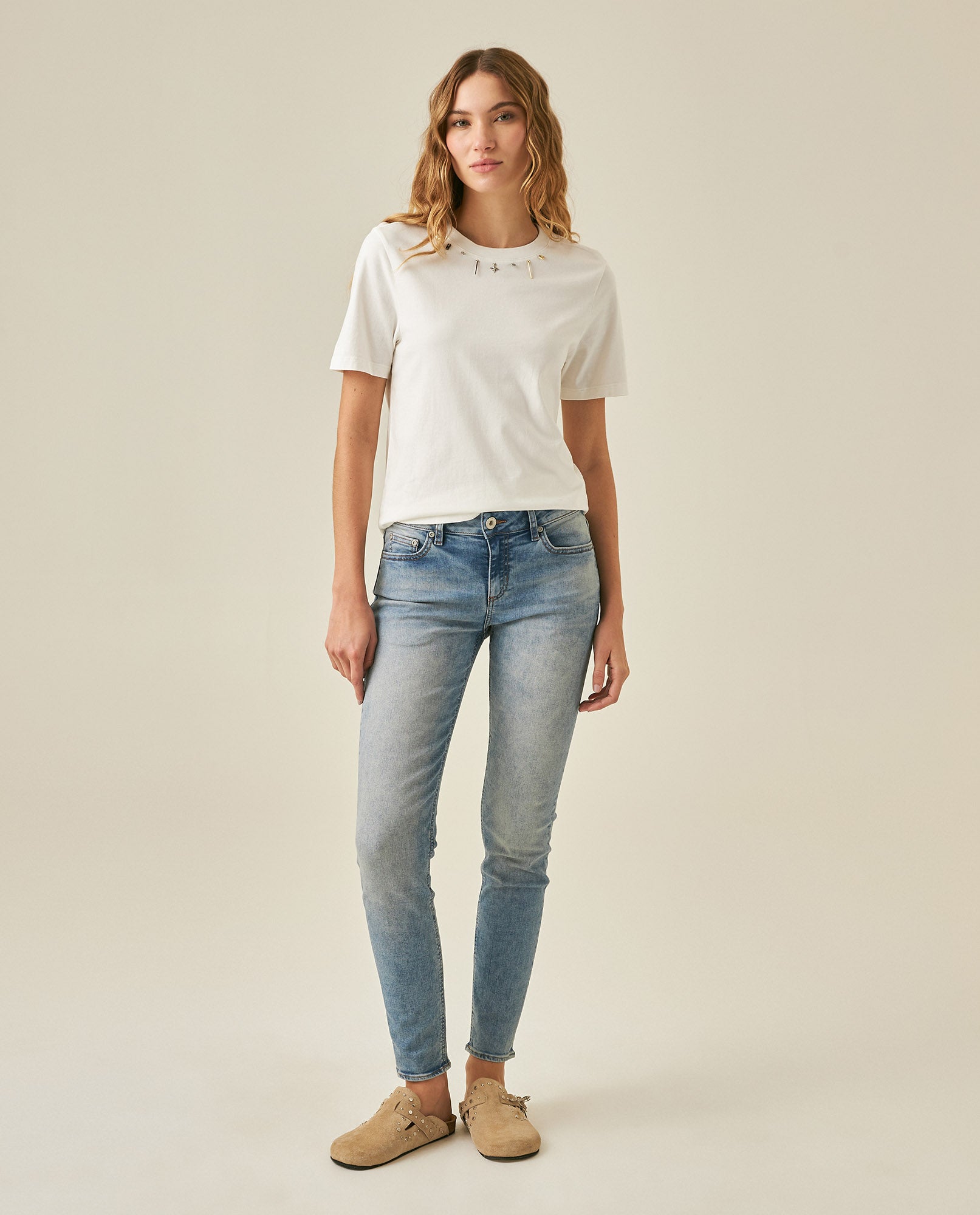 Womens Jeans Skinny Fit Low Rise Cotton Recycled Polyester Elastane Light Wash Front Distressing - Blue 63_431H002_AZU154020_4