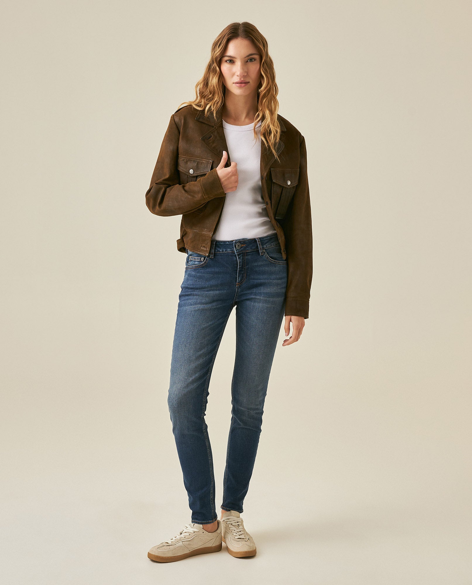 Womens Jeans Skinny Fit Low Rise Cotton Recycled Polyester Elastane Dark Wash Subtle Knee Distressing Whiskering - Blue 63_431H004_AZU194052_4