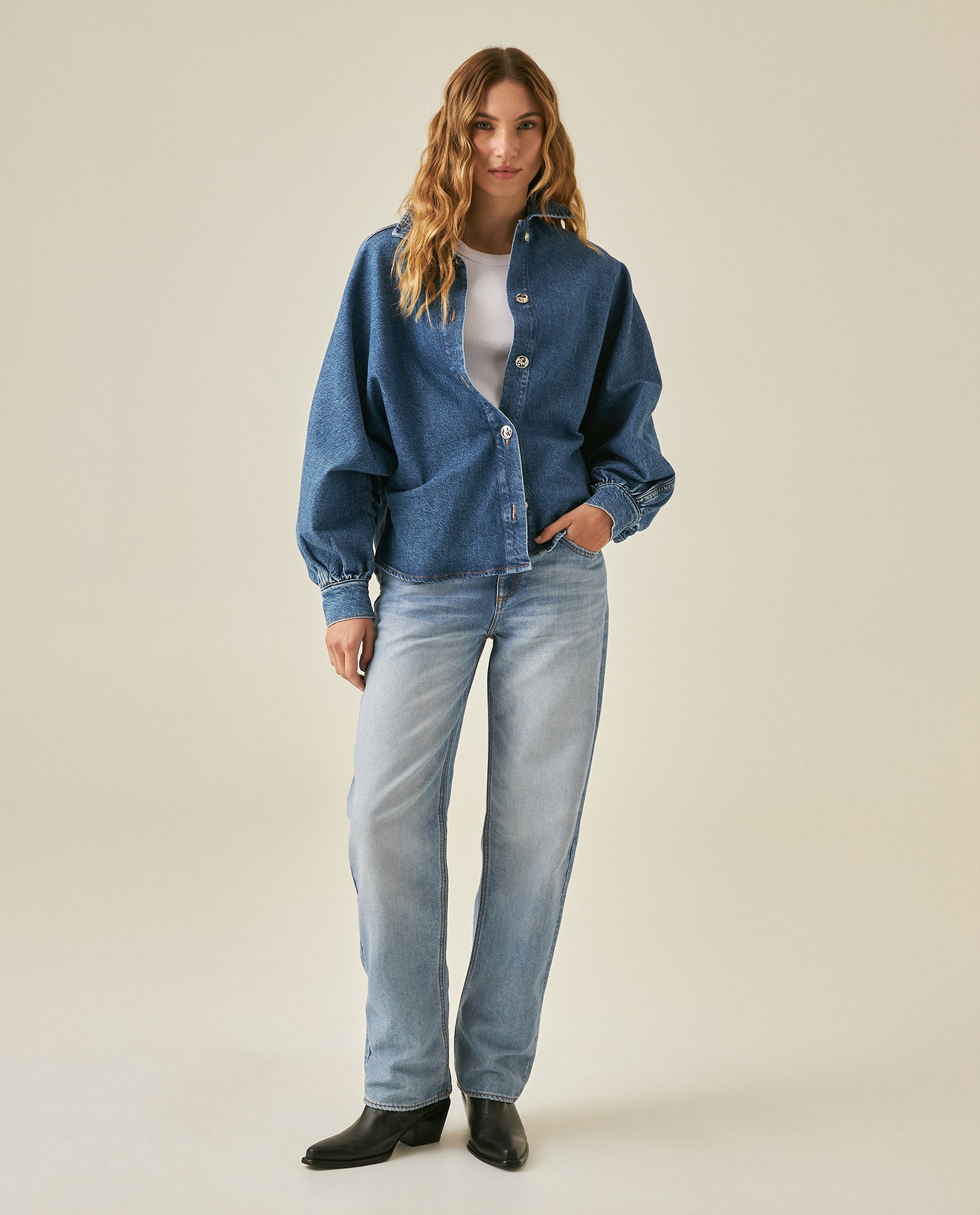 Womens Jeans Straight Relaxed Fit Super High Rise Cotton–Polyester Lurex Light Wash Subtle Shine - Blue 63_431H012_AZU154020_4