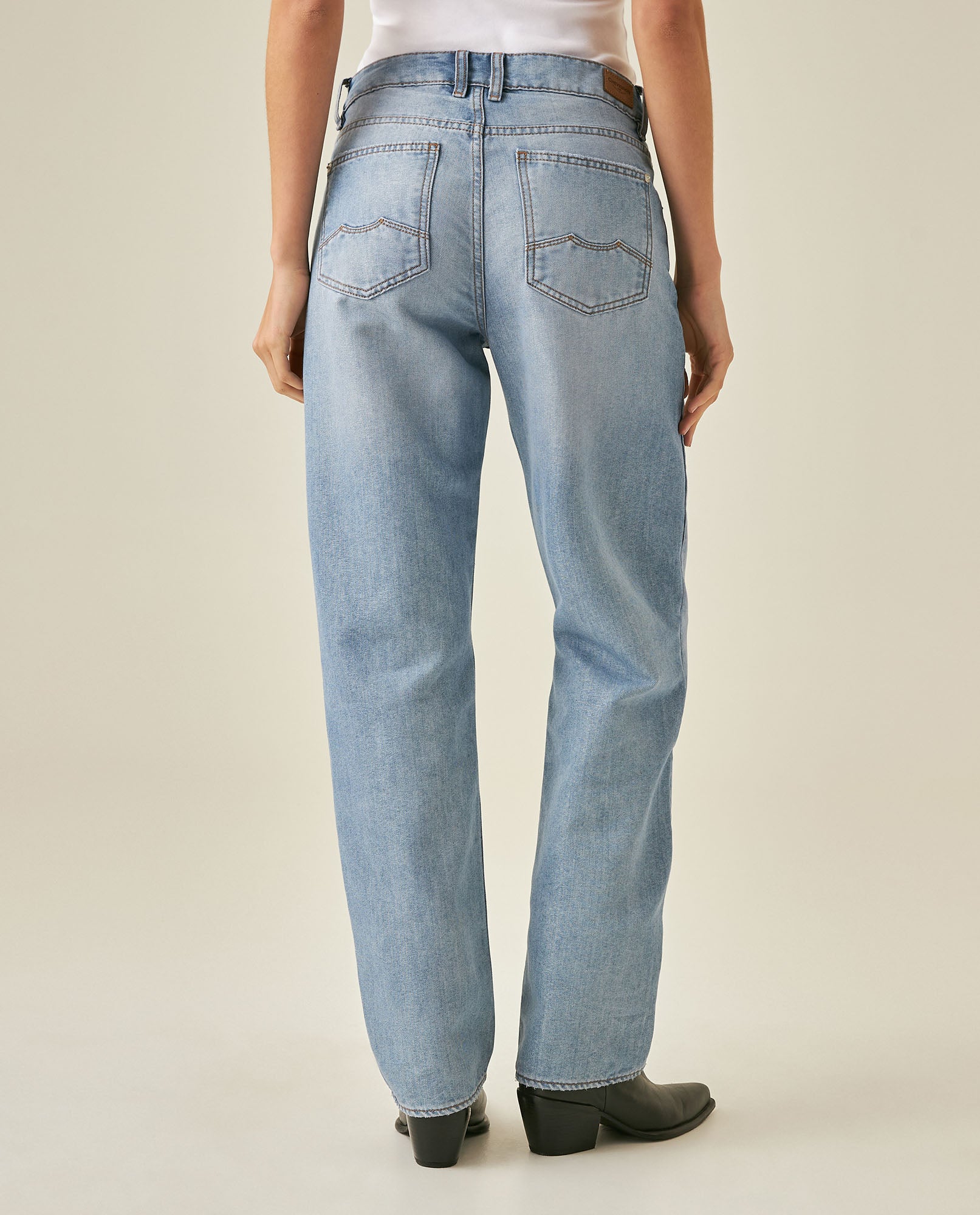 Womens Jeans Straight Relaxed Fit Super High Rise Cotton–Polyester Lurex Light Wash Subtle Shine - Blue 63_431H012_AZU154020_6