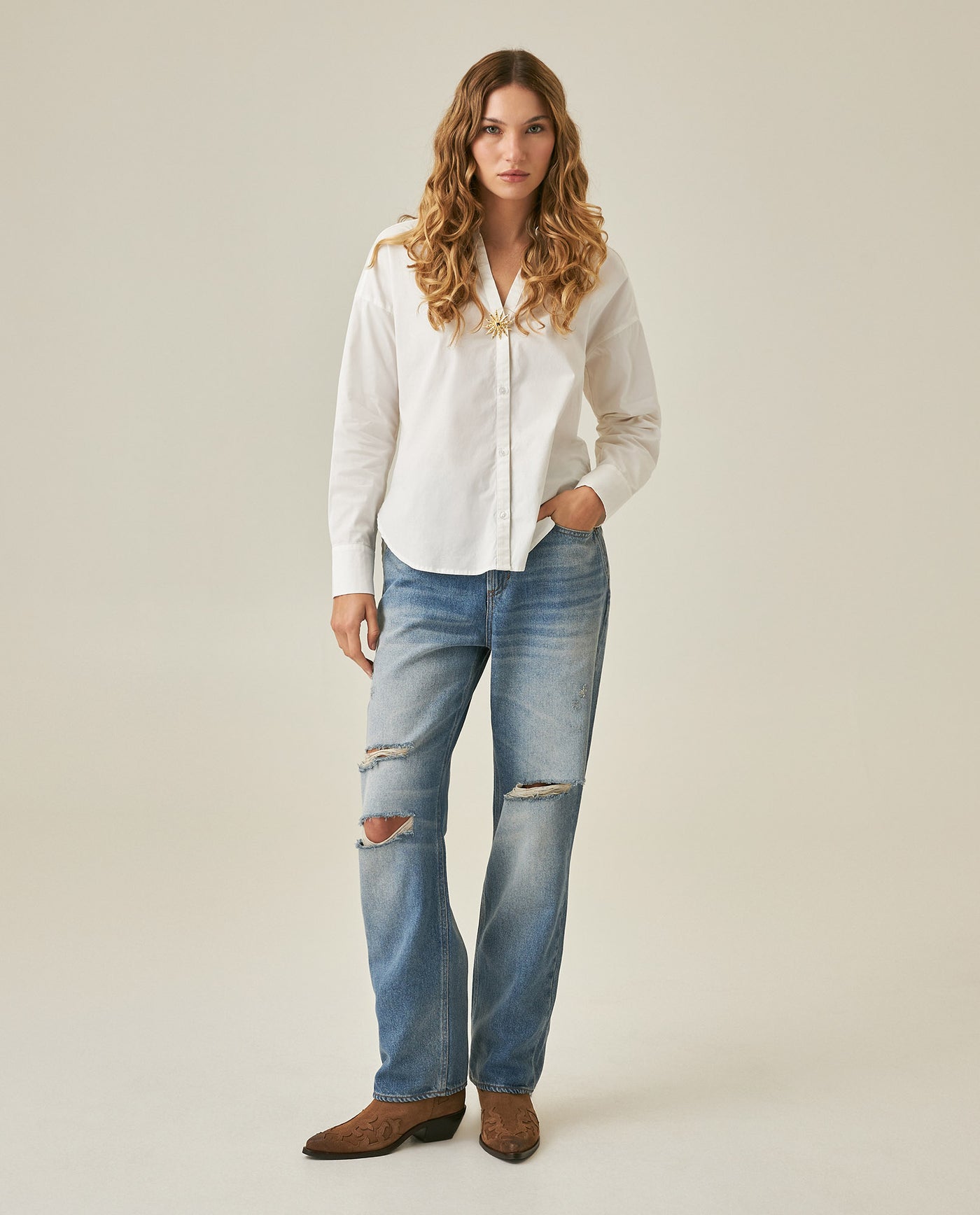 Womens Jeans Boy Fit Bootcut Mid Rise Cotton–Lyocell Medium Wash Rips Subtle Distressing - Blue 63_431H014_AZU184140_4