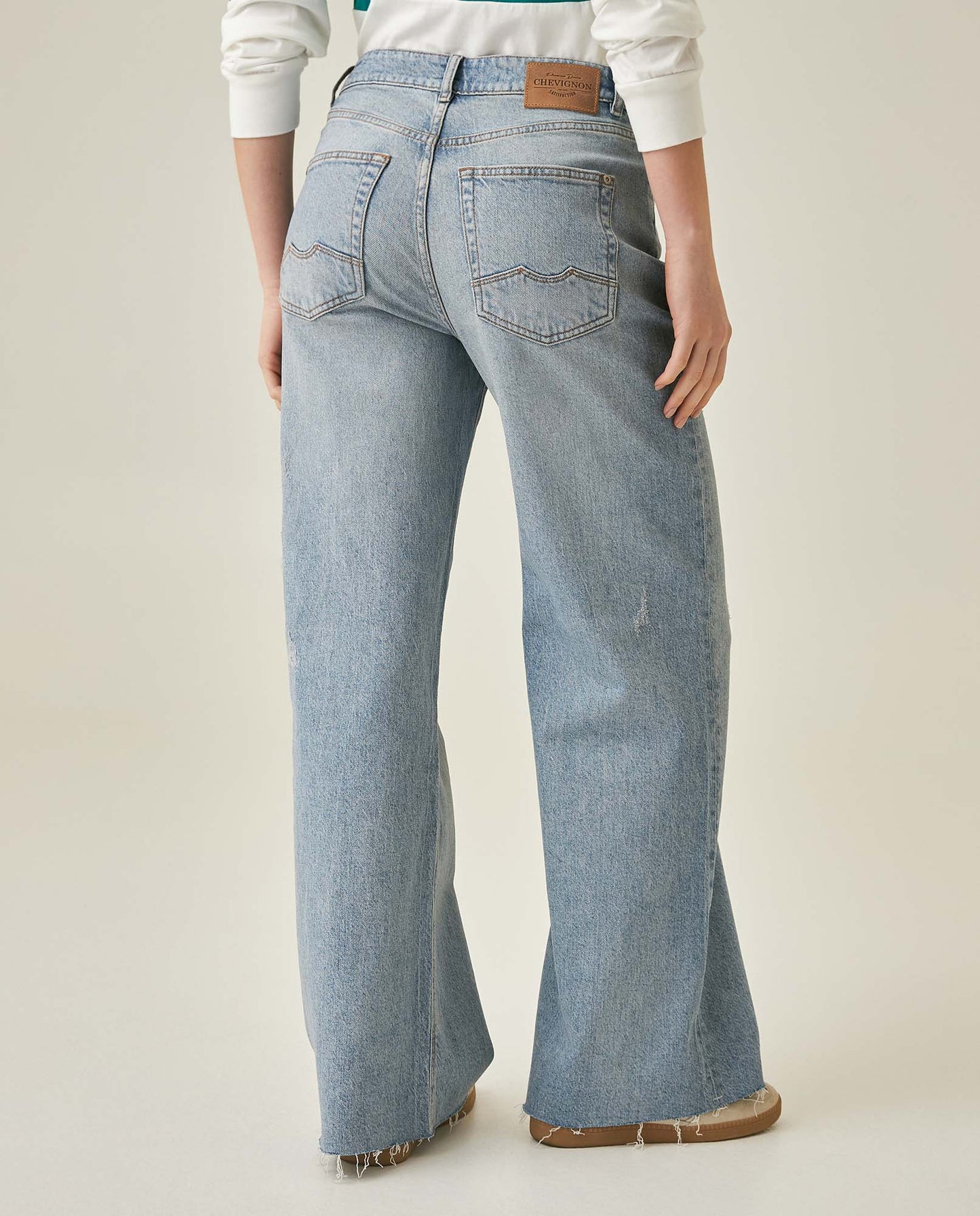 Womens Jeans Wide Leg Relaxed High Rise Cotton–Tencel Blend Light Wash Powdered Effect Notable Distressing - Blue 63_431H027_AZU154020_6