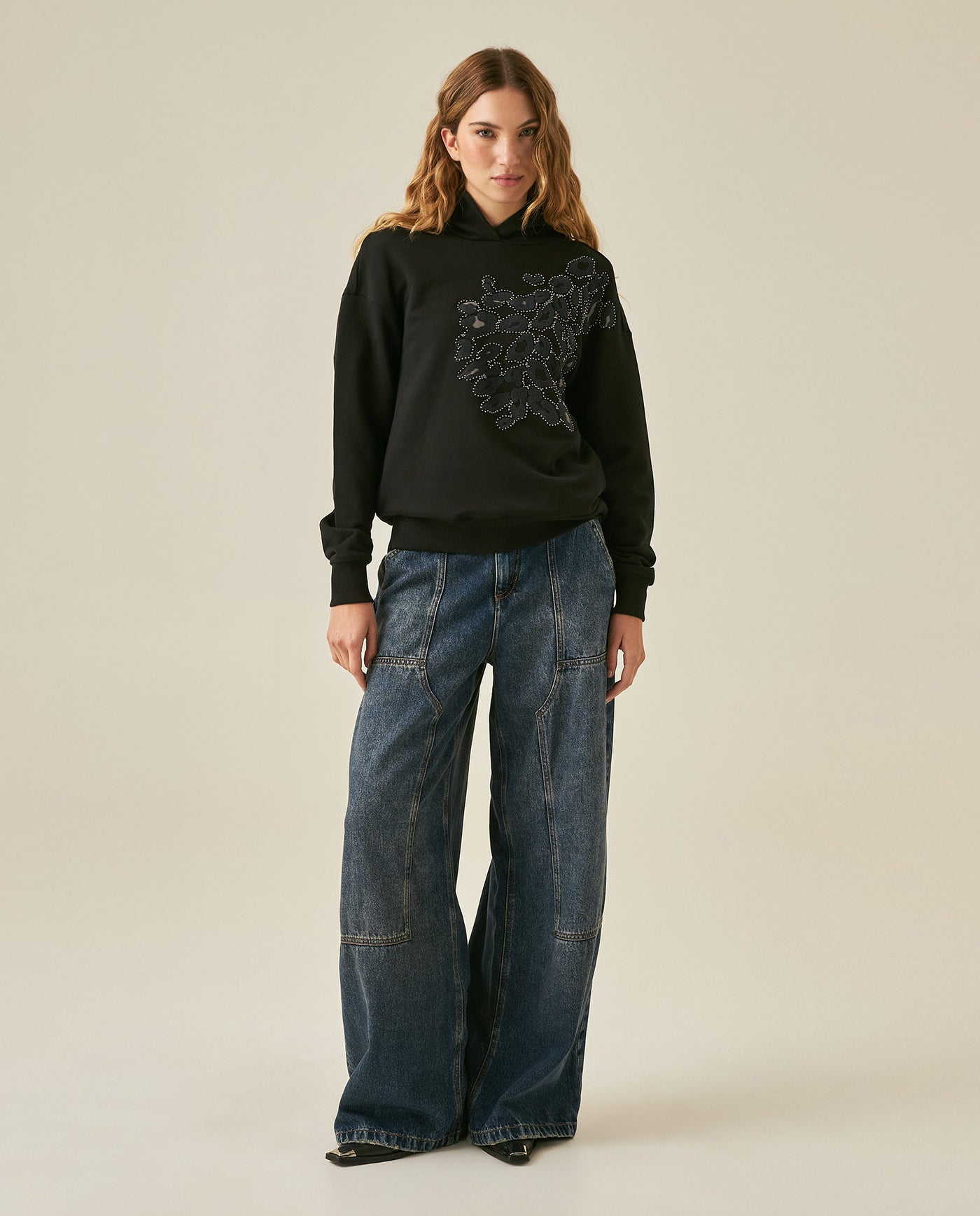 Womens Heritage Jeans Wide Leg Relaxed Mid Rise Cotton–Lyocell Carpenter Heritage Medium Wash Patch Details - Blue 63_431H450_AZU184140_4