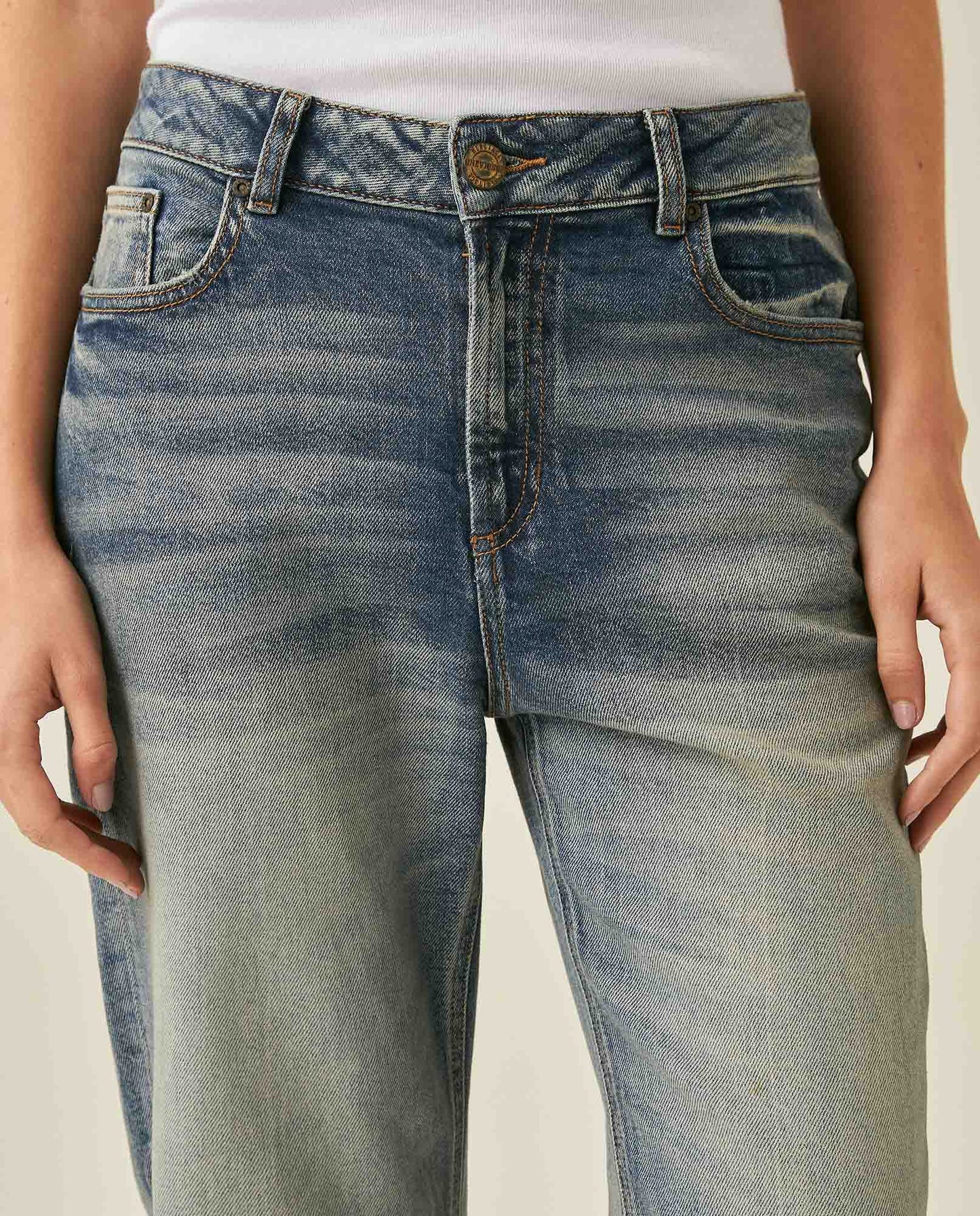 Womens Heritage Jeans Boy Fit Bootcut Mid Rise Cotton Blend Medium Wash Distressing Powdered Whiskering - Blue 63_431H452_AZU154020_5