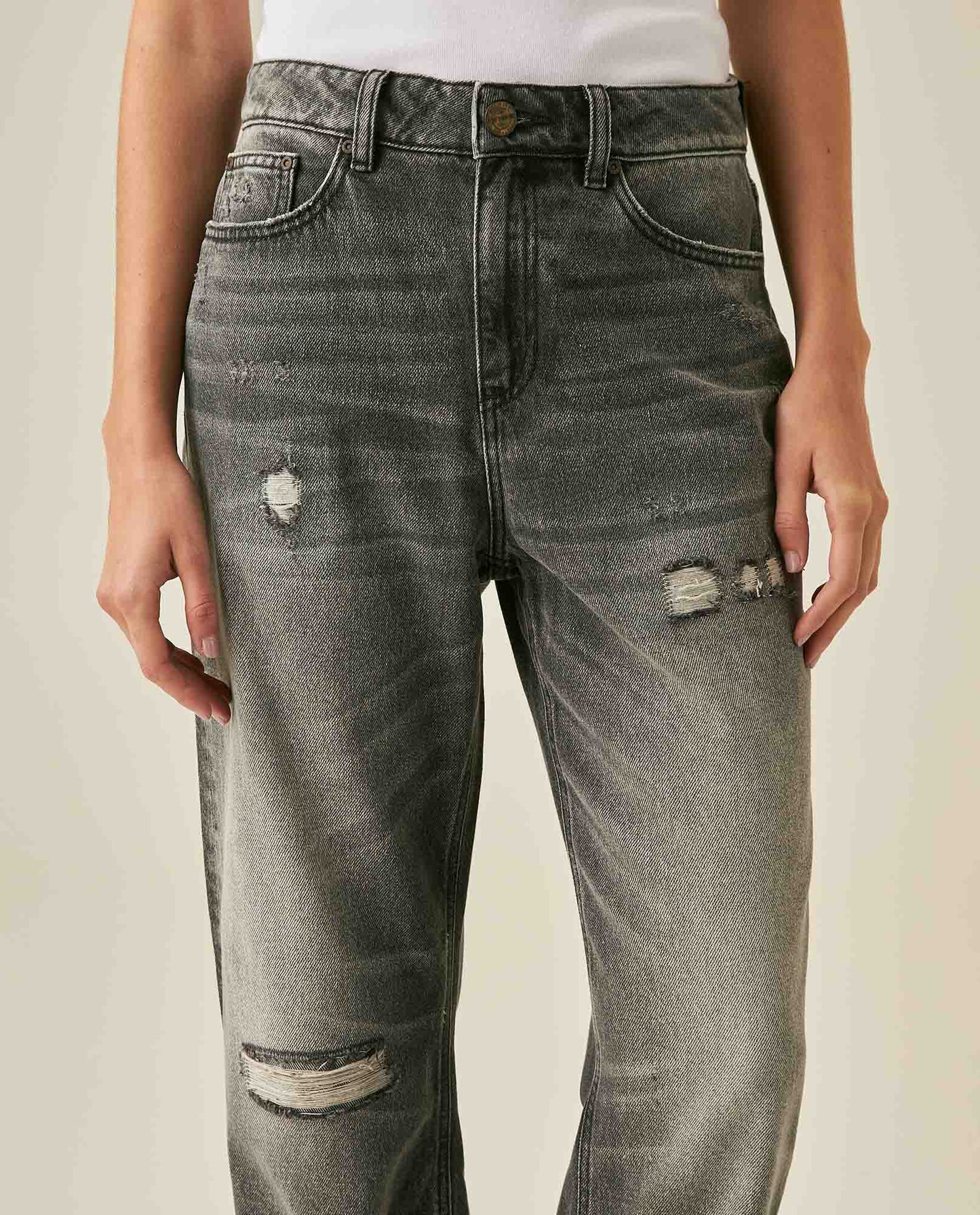 Womens Heritage Jeans Straight Relaxed Fit Super High Rise Lyocell–Cotton Blend Gray Wash Rips Premium Drape - Gray 63_431H453_GRI145002_5