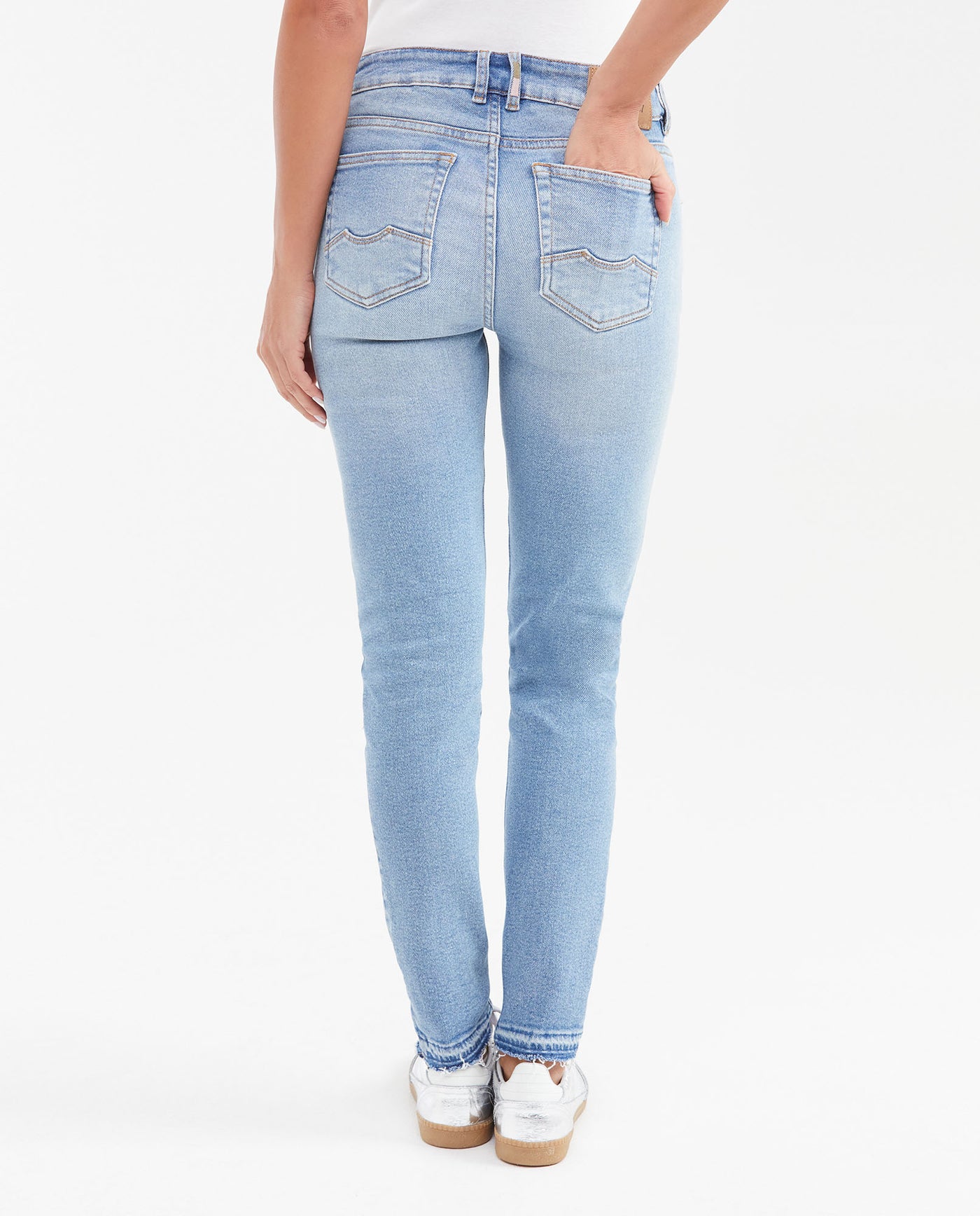 Women's Cosmo High Rise Skinny Jeans in Light Wash with Color Reserves and Recycled Fibers 432G010 - 4