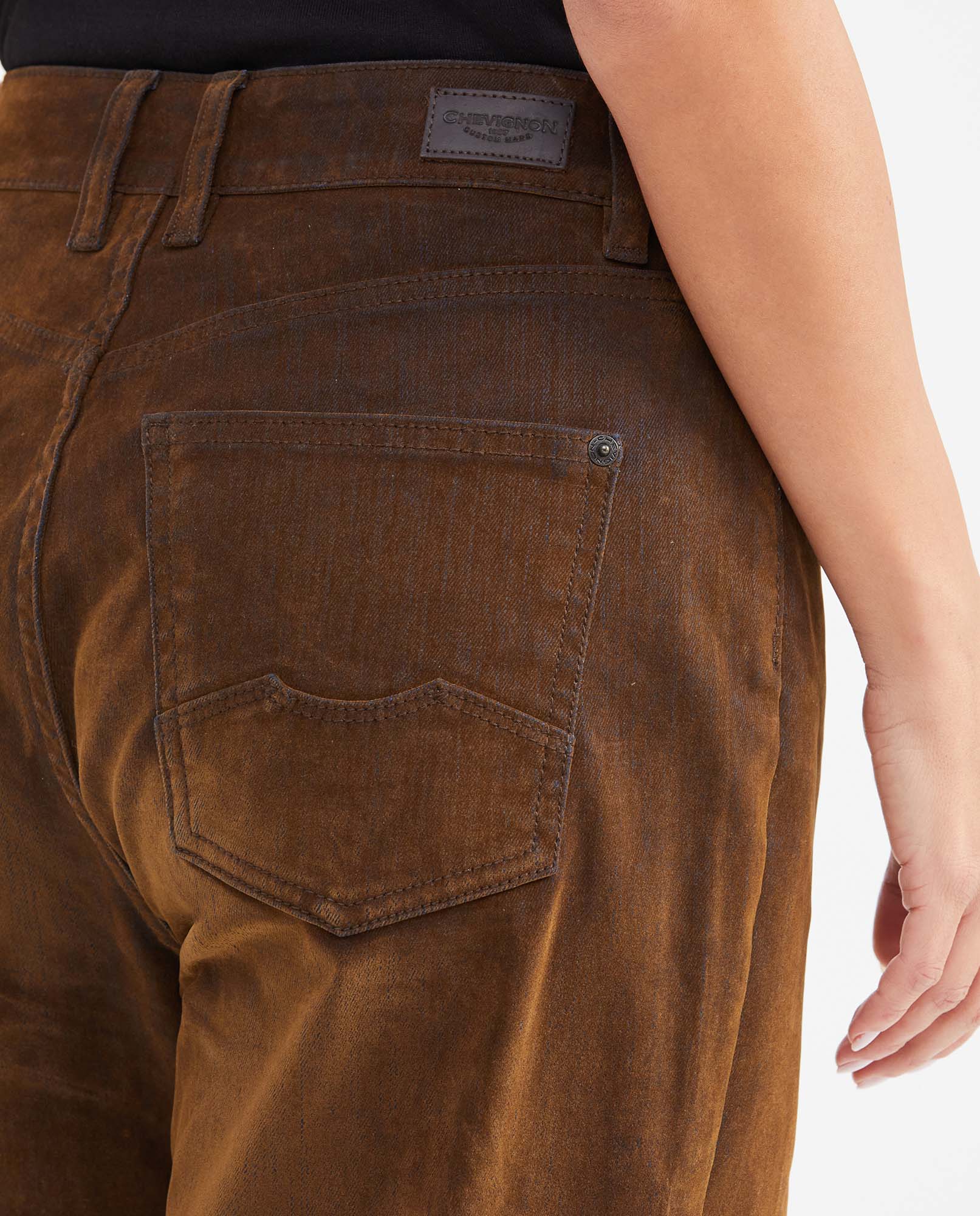 High-Rise Straight Fit Jeans with Relaxed Leg in Brown for Women - Brown 432G030 - 6